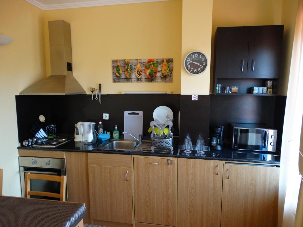 Snezhankas Apartment ปอมโปโรโว ภายนอก รูปภาพ