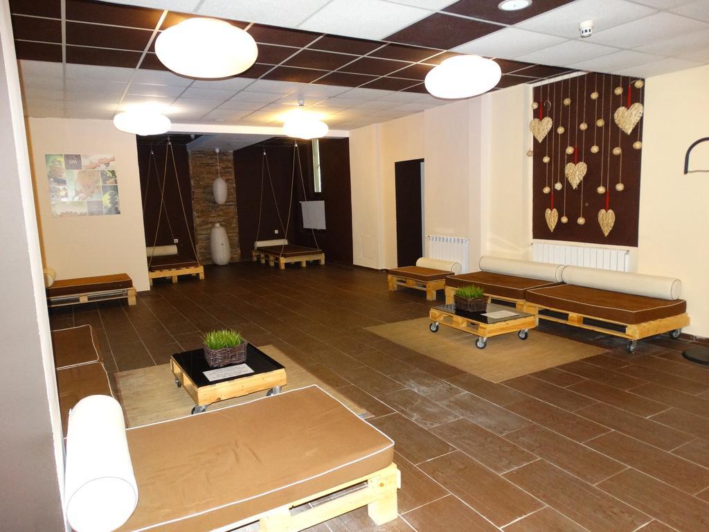 Snezhankas Apartment ปอมโปโรโว ภายนอก รูปภาพ